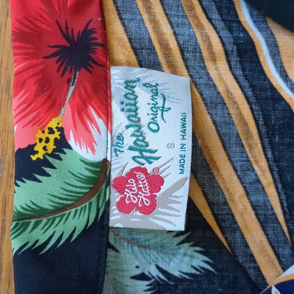 Hilo Hattie Hawaiian Crop Top with Tie - Picture 2 of 6